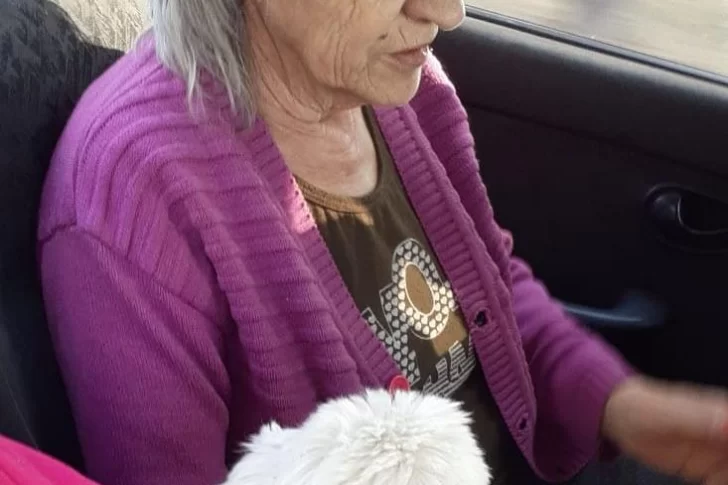 Le vacían la cuenta bancaria a la “Nona Susi”, una jubilada que rescata perros de la calle