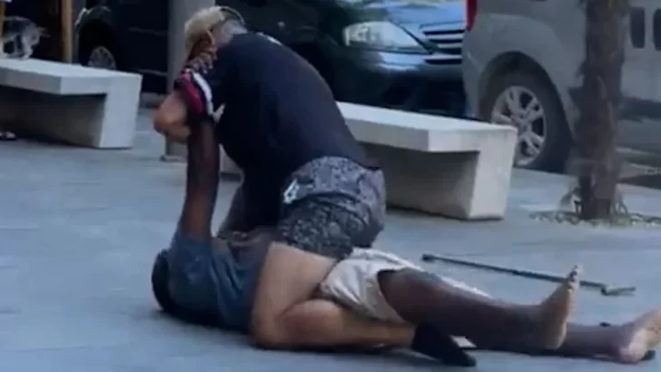 Conmoción en Italia: asesinaron a un vendedor nigeriano en plena calle y nadie intervino Conmoción en Italia: asesinaron a un vendedor nigeriano en plena calle y nadie intervino