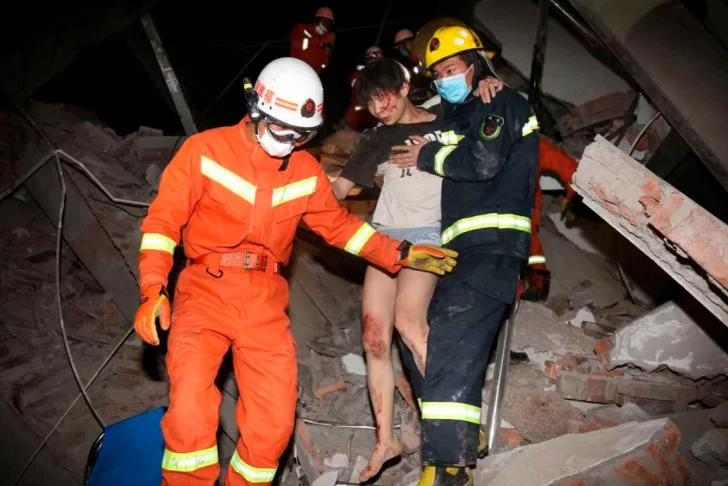 El terrible derrumbe de un hotel usado para la cuarentena de afectados de coronavirus El terrible derrumbe de un hotel usado para la cuarentena de afectados de coronavirus