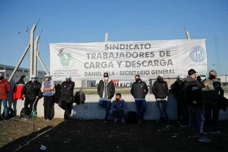 El sindicato de Camioneros bloquea cinco centros de distribución de Mercado Libre