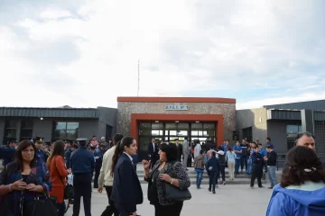 Quedó inaugurada la EPET N°1 de Albardón con una inversión de $26 millones Quedó inaugurada la EPET N°1 de Albardón con una inversión de $26 millones