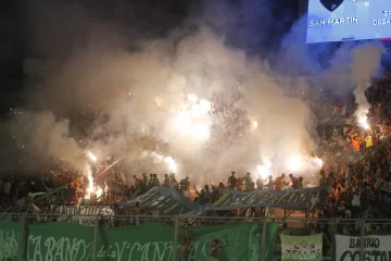 Las fotos de la fiesta en las tribunas durante el clásico de San Juan