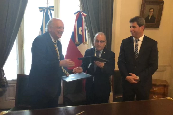 Argentina y Chile llegaron a un acuerdo para retirar la escombrera de Cerro Amarillo