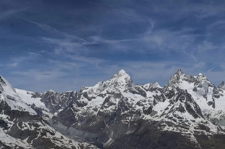 Cinco personas murieron en dos accidentes aéreos en los Alpes suizos Cinco personas murieron en dos accidentes aéreos en los Alpes suizos