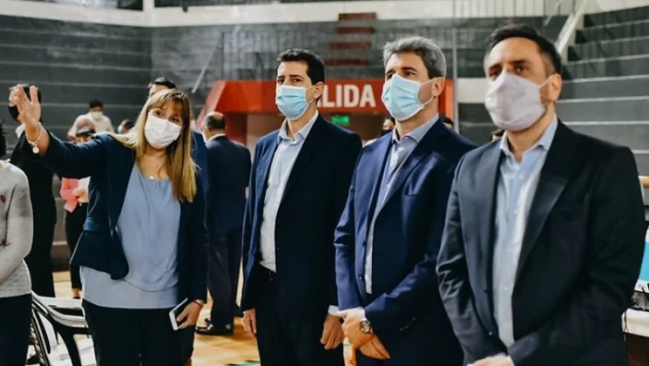 De Pedro tuvo una intensa agenda y finalizó en el centro de vacunación del Aldo Cantoni De Pedro tuvo una intensa agenda y finalizó en el centro de vacunación del Aldo Cantoni