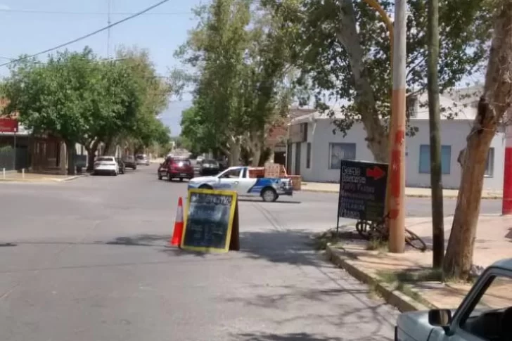 Publicidad a toda costa: pone un cartel en el medio de la calle