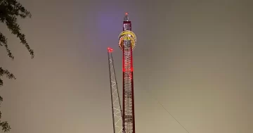 Un adolescente murió al caer de la torre de caída libre más alta del mundo Un adolescente murió al caer de la torre de caída libre más alta del mundo