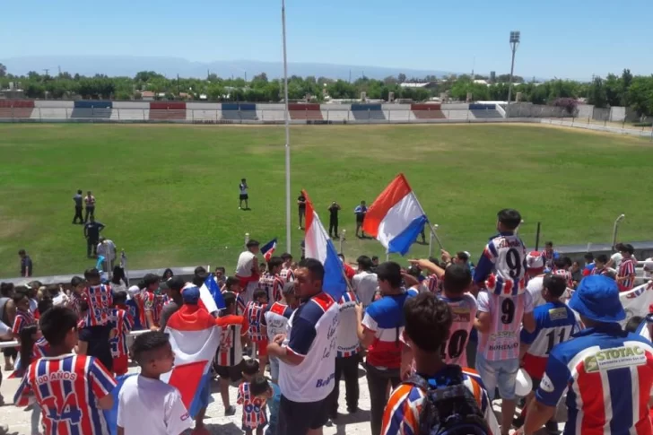 Fútbol local: buscan que el público pueda volver a las canchas a partir de la 5ta fecha