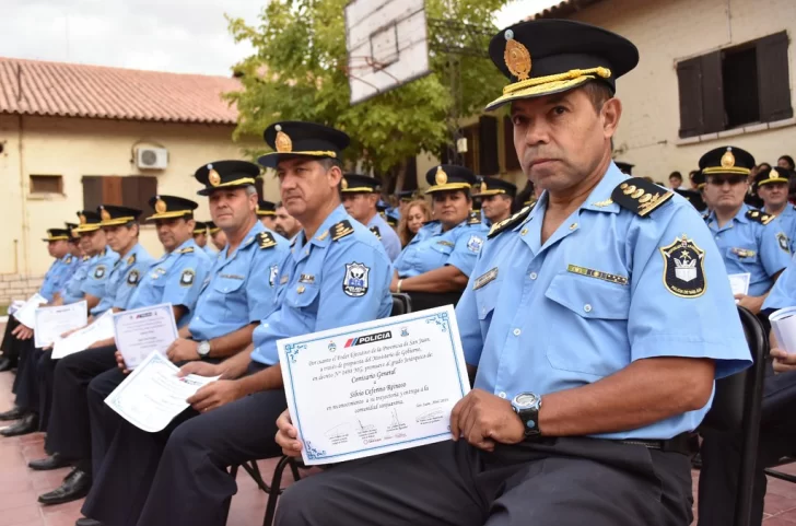 Ascensos para la Policía y equipamiento para el Penal de Chimbas