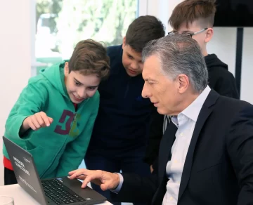 Macri recibió a los sanjuaninos que ganaron el Maratón de Programación y Robótica Macri recibió a los sanjuaninos que ganaron el Maratón de Programación y Robótica