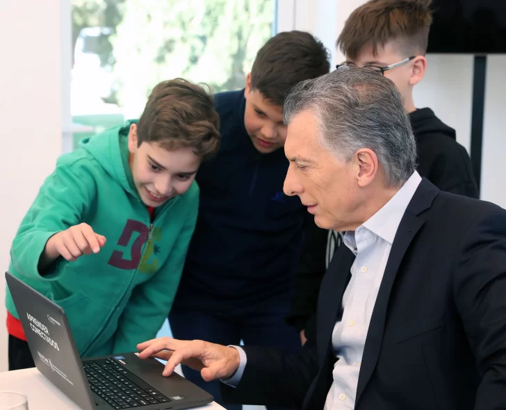 Macri recibió a los sanjuaninos que ganaron el Maratón de Programación y Robótica Macri recibió a los sanjuaninos que ganaron el Maratón de Programación y Robótica