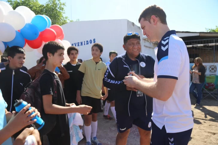 Los Gladiadores brindaron una clínica de handball en el Centro Impulso de Caucete