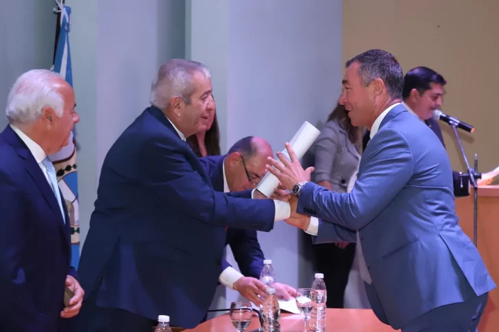 Las autoridades provinciales y municipales electas recibieron sus certificados