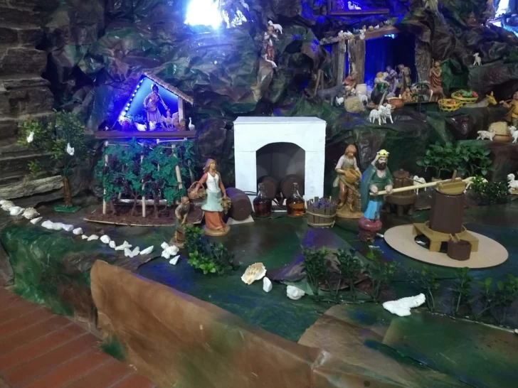 Alumnos de la EPET Nº3 realizaron la automatización e iluminación de pesebres Alumnos de la EPET Nº3 realizaron la automatización e iluminación de pesebres