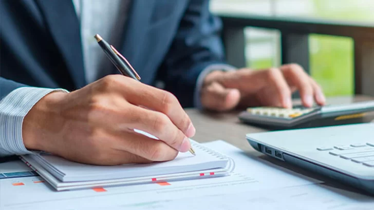 En noviembre subirá el mínimo no imponible de Ganancias, quedando arriba de $330.000 En noviembre subirá el mínimo no imponible de Ganancias, quedando arriba de $330.000