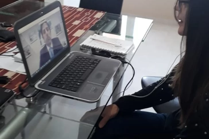 Trotta sorprendió a una docente sanjuanina para conocer cómo trabaja a distancia