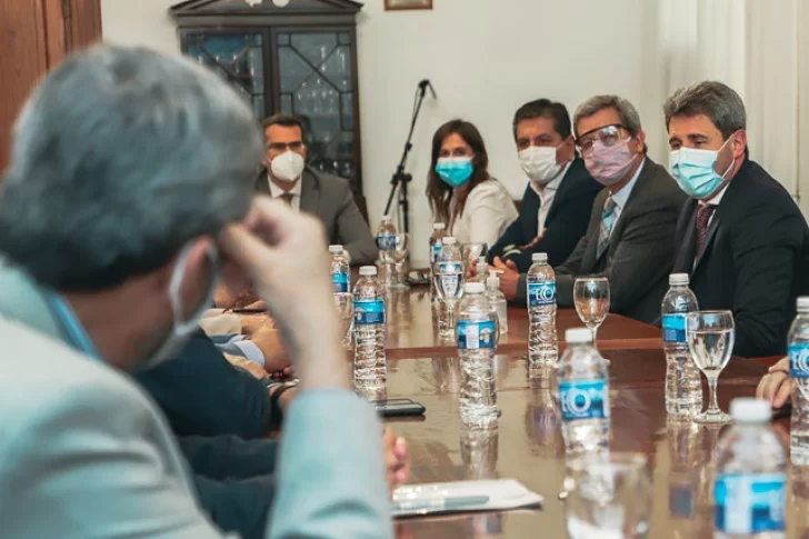 Con el foco en el ASJ, Uñac se reunió con su gabinete