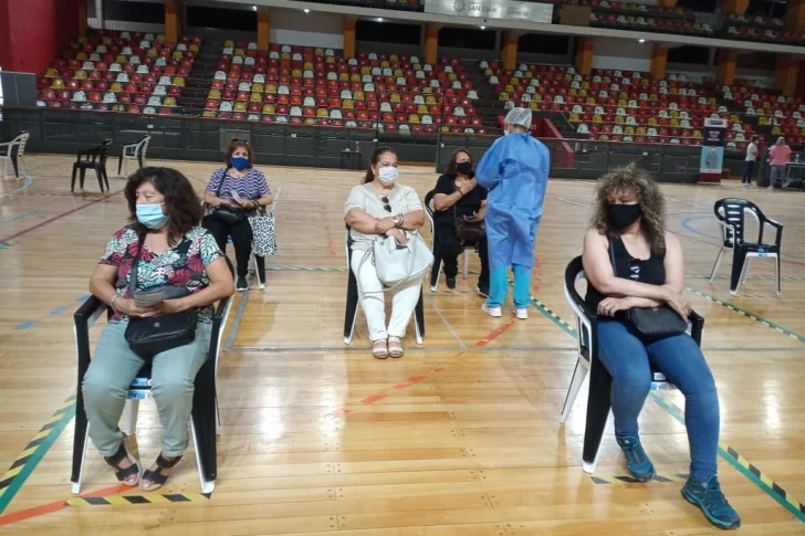 Trotta estima que la vacunación a docentes y no docentes estará completa “en 3 meses”