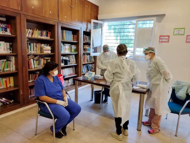 Tras registrar el primer deceso, realizaron testeos masivos en la residencia Eva Perón Tras registrar el primer deceso, realizaron testeos masivos en la residencia Eva Perón