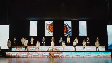 Emotivo acto de Promesa de Lealtad a la Bandera de 19 chicos de todos los departamentos Emotivo acto de Promesa de Lealtad a la Bandera de 19 chicos de todos los departamentos