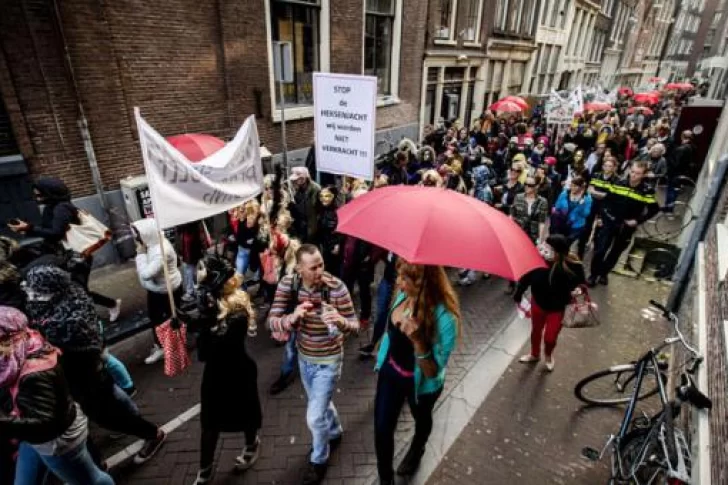 Holanda: trabajadoras sexuales protestan ante el Parlamento por el cierre de burdeles