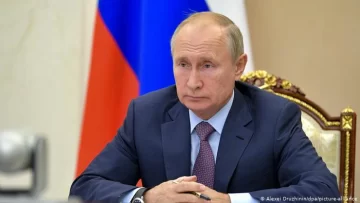 Putin dice que Rusia podría crear una versión “menos eficaz” de la vacuna para exportación