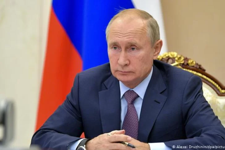 Putin dice que Rusia podría crear una versión “menos eficaz” de la vacuna para exportación