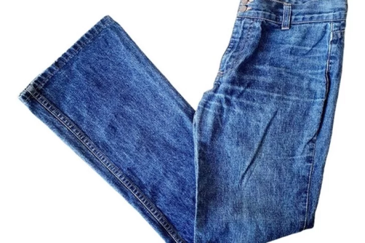 Compró un jean por Internet y le llegó con una desagradable sorpresa