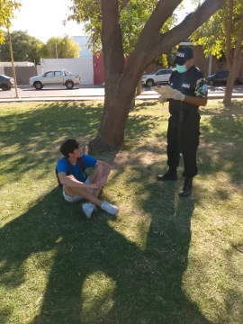 Estaba en la plaza “usando el WiFi para ver películas”: fue detenido Estaba en la plaza “usando el WiFi para ver películas”: fue detenido