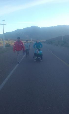 Un pueblo entero camina durante 7 horas para visitar un santuario y cumplir promesas