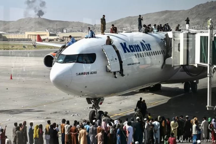 Kabul: investigan si una fuerte explosión cerca del aeropuerto se trata de un ataque suicida