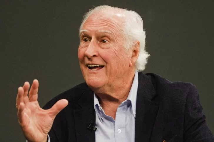 Pino Solanas sigue internado por coronavirus y aseguró que su estado “es delicado y resiste”