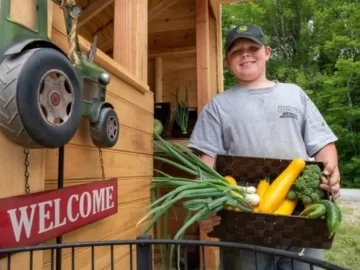 Tiene 12 años, conduce su propia granja y abastece a su pueblo con productos frescos Tiene 12 años, conduce su propia granja y abastece a su pueblo con productos frescos