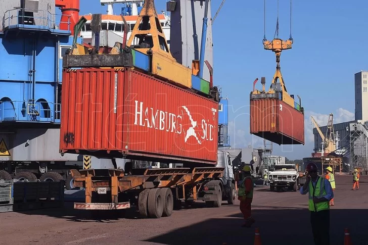 La balanza comercial sumó el décimo mes de superávit