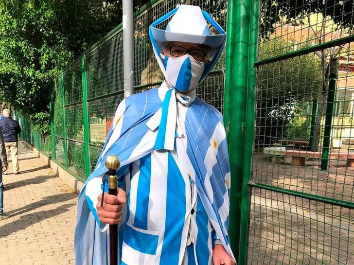 Los disfraces más desopilantes de los que fueron a votar Los disfraces más desopilantes de los que fueron a votar