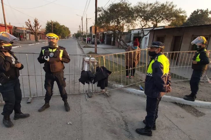 Tucumán: aislaron a 280 personas de un barrio por un brote de coronavirus