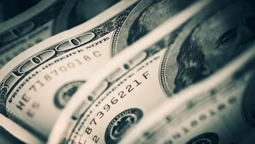 El dólar oficial subió ocho centavos y cerró en $100,70 El dólar oficial subió ocho centavos y cerró en $100,70