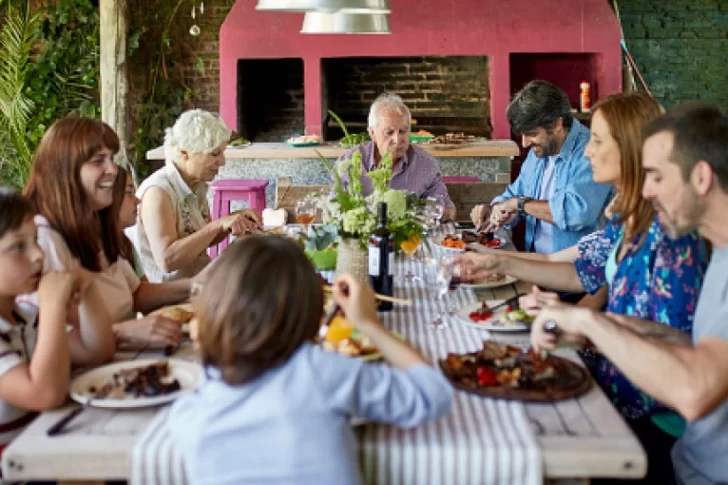 Mendoza vuelve a autorizar las reuniones familiares desde el próximo sábado