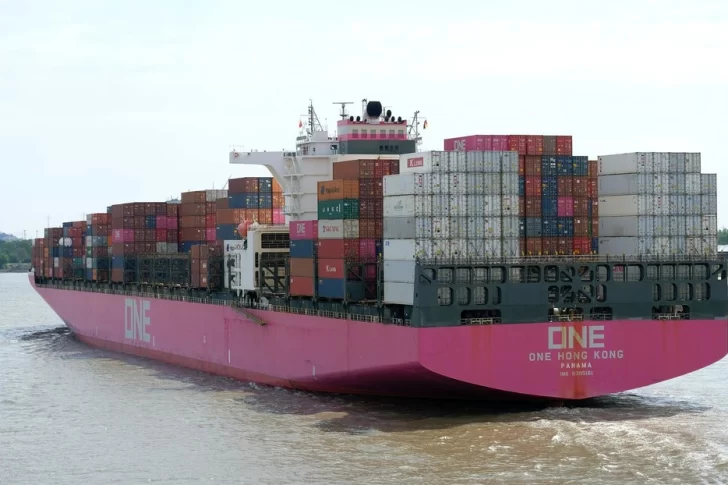 [VIDEO] Un buque pierde un carga de casi 2.000 contenedores luego de una tormenta