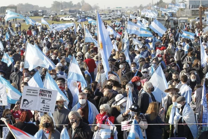 El campo inició una jornada de protesta en San Nicolás por el cepo a la carne y las restricciones