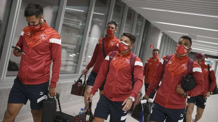 Independiente varado en un aeropuerto de Brasil: denunciaron que están sin agua ni comida Independiente varado en un aeropuerto de Brasil: denunciaron que están sin agua ni comida