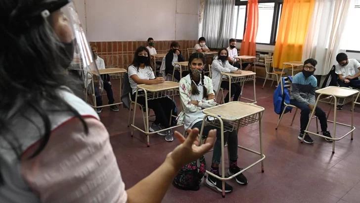 A docentes que no quieran vacunarse les pedirán PCR todos los lunes o licencia sin sueldo