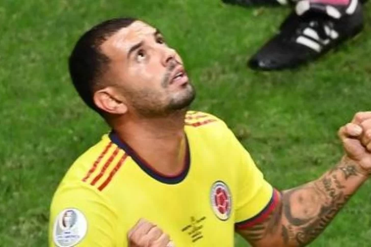 Cardona no volvió en el avión que envió Boca porque se fue de fiesta en Colombia