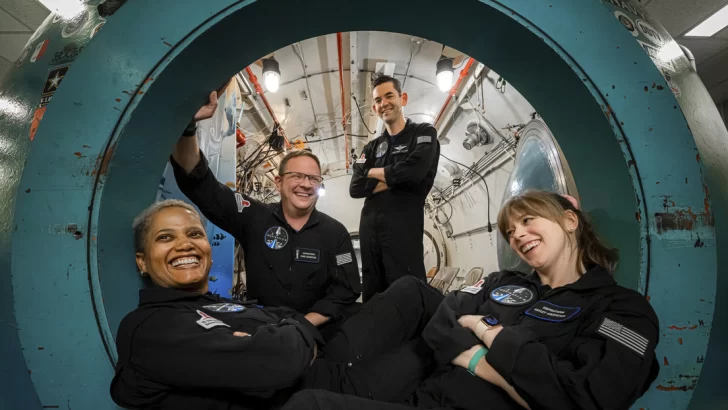 SpaceX lanza al espacio la primera misión con una tripulación totalmente civil SpaceX lanza al espacio la primera misión con una tripulación totalmente civil