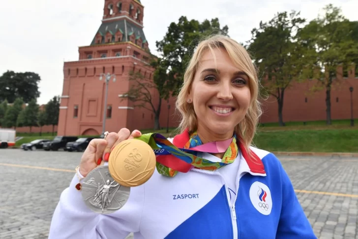Devuelven las medallas olímpicas robadas a la tenista rusa Elena Vesniná con una nota de disculpa y una caja de bombones