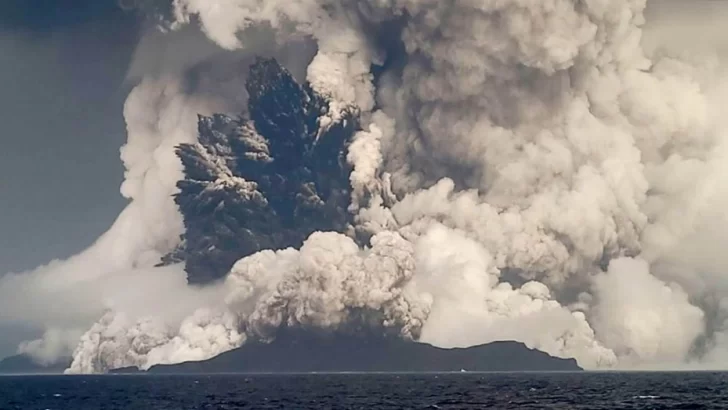 Aseguran que la erupción volcánica en Tonga fue “500 veces más poderosa que Hiroshima” Aseguran que la erupción volcánica en Tonga fue “500 veces más poderosa que Hiroshima”