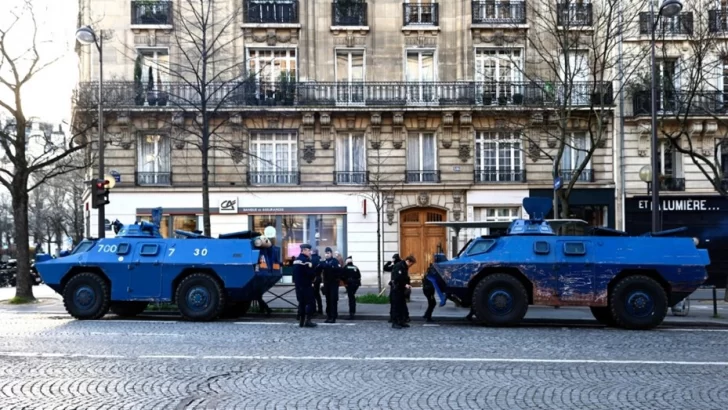 Blindaron París para impedir las protestas de sectores antivacunas Blindaron París para impedir las protestas de sectores antivacunas