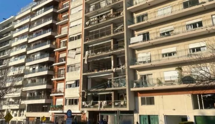 Fuerte explosión en un edificio de Montevideo provoca un incendio y heridos de gravedad Fuerte explosión en un edificio de Montevideo provoca un incendio y heridos de gravedad