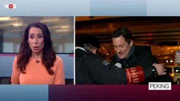 Un periodista holandés fue arrastrado por guardias chinos mientras informaba en vivo Un periodista holandés fue arrastrado por guardias chinos mientras informaba en vivo