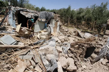 Aprovecharon que el terremoto derrumbó una casa para robar un aire acondicionado Aprovecharon que el terremoto derrumbó una casa para robar un aire acondicionado